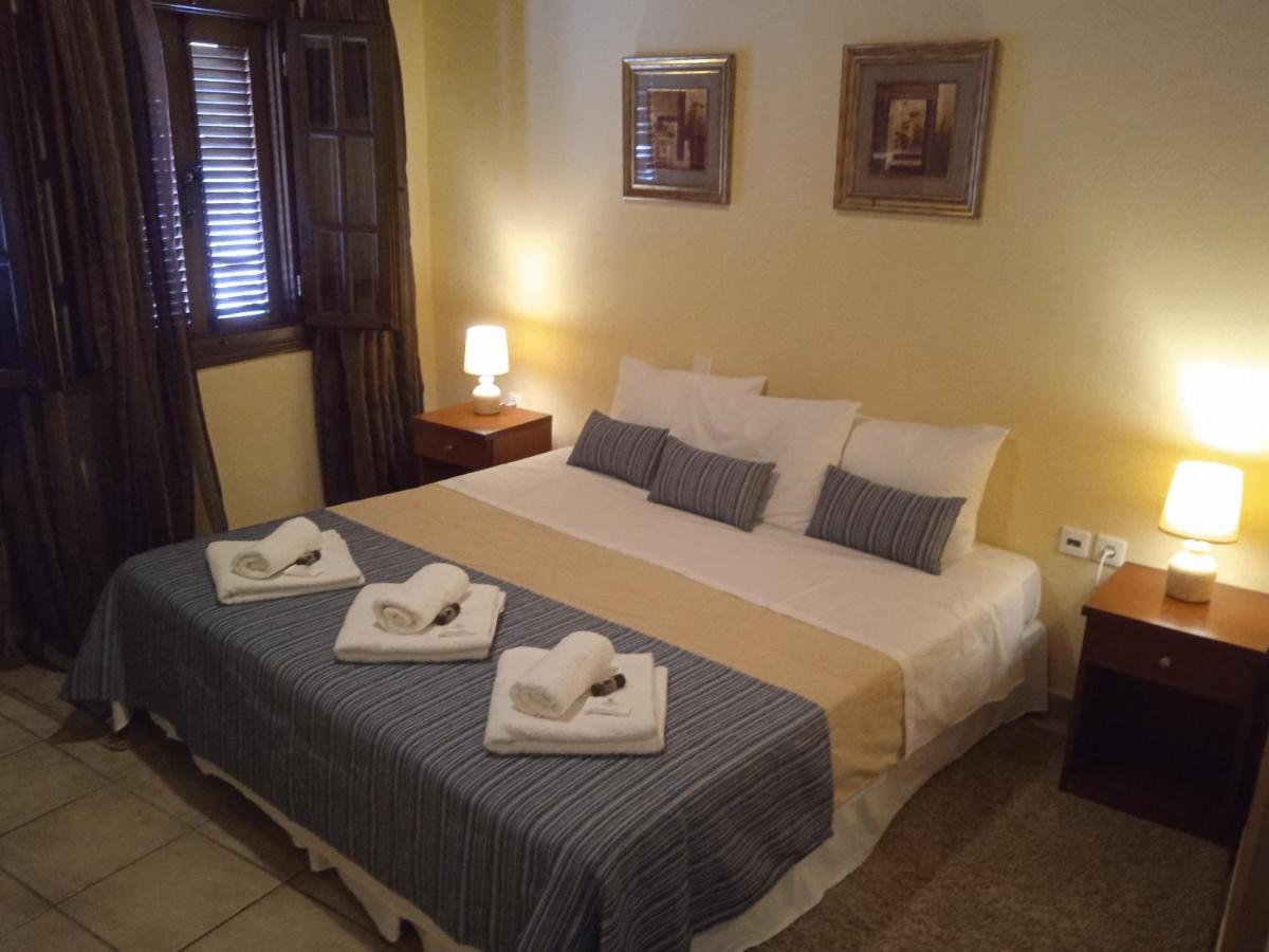 Thiamis Guesthouse Doliana Eksteriør bilde