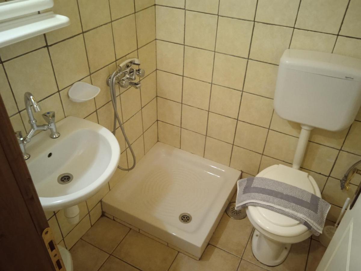 Thiamis Guesthouse Doliana Eksteriør bilde